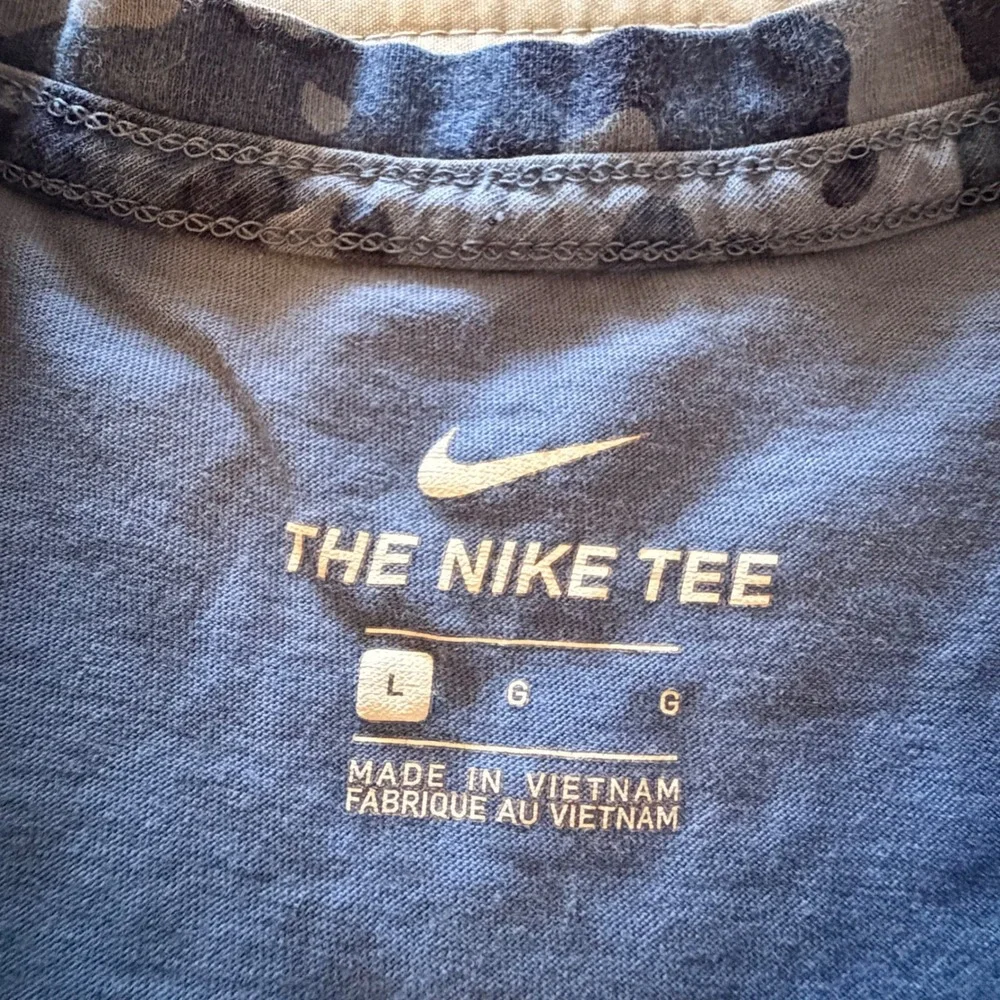 Nike‎ Women's Camo T-Shirt  Blue Camouflage Short Sleeve Cotton Tee Size L